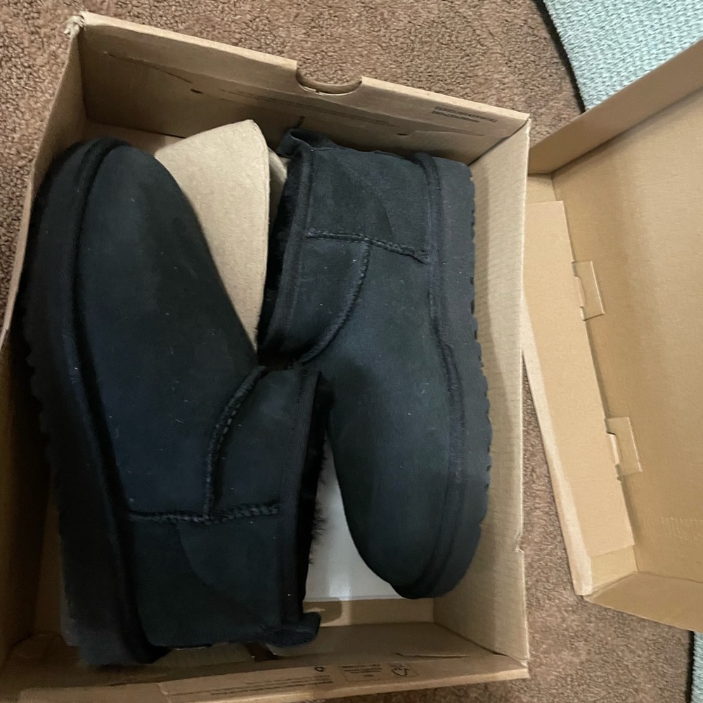 Women’s Ugg classic ultra mini NWT